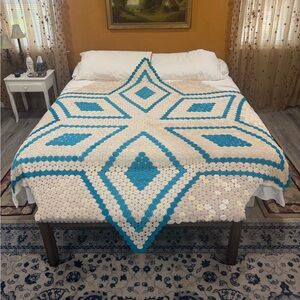 Vintage Star Crochet Afghan Bed Couch Throw  Blanket Turquoise Blue White cream